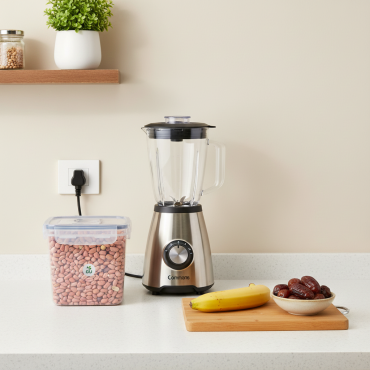 Raw groundnut for blending with banana and date smoothie